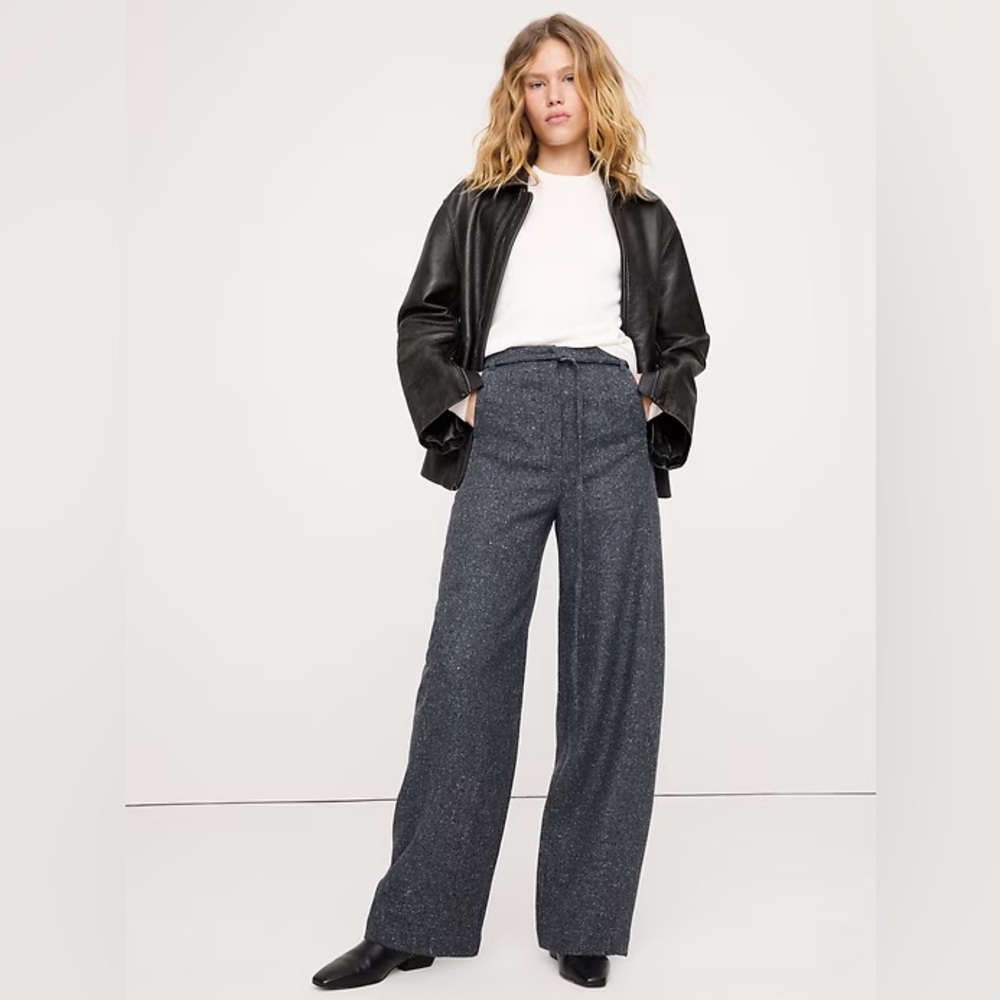 NWT! Banana Republic Ultra-High Rise Relaxed Barrel Donegal Pant - Size 0P